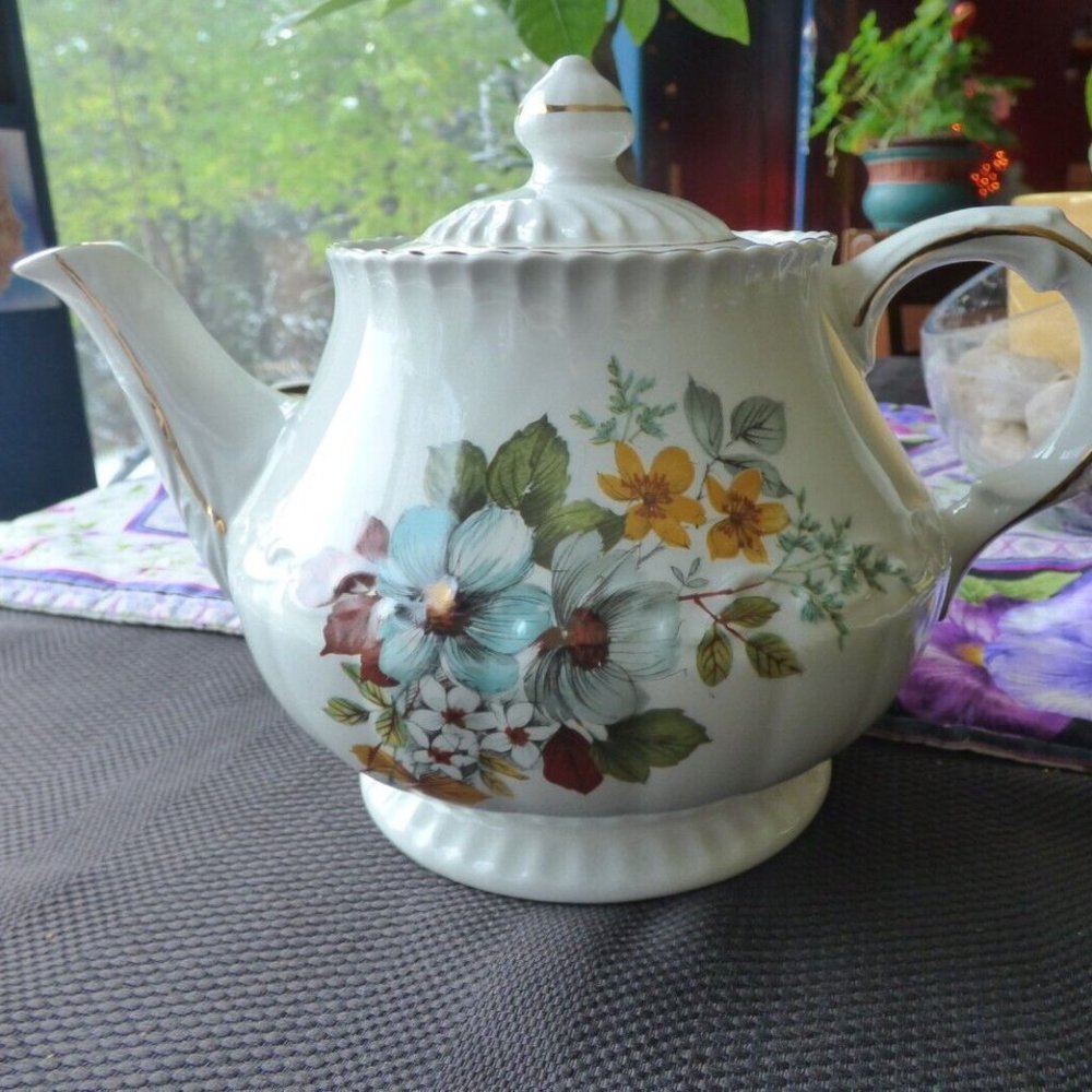 VTG WOOD & SONS ELLGREAVE ENGLAND GENUINE IRONSTONE FLORAL TEAPOT RARE FIND